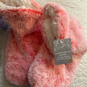 Brand new different colors SHERPA HIGH TOP
SLIPPER
• One Size Fits Most •